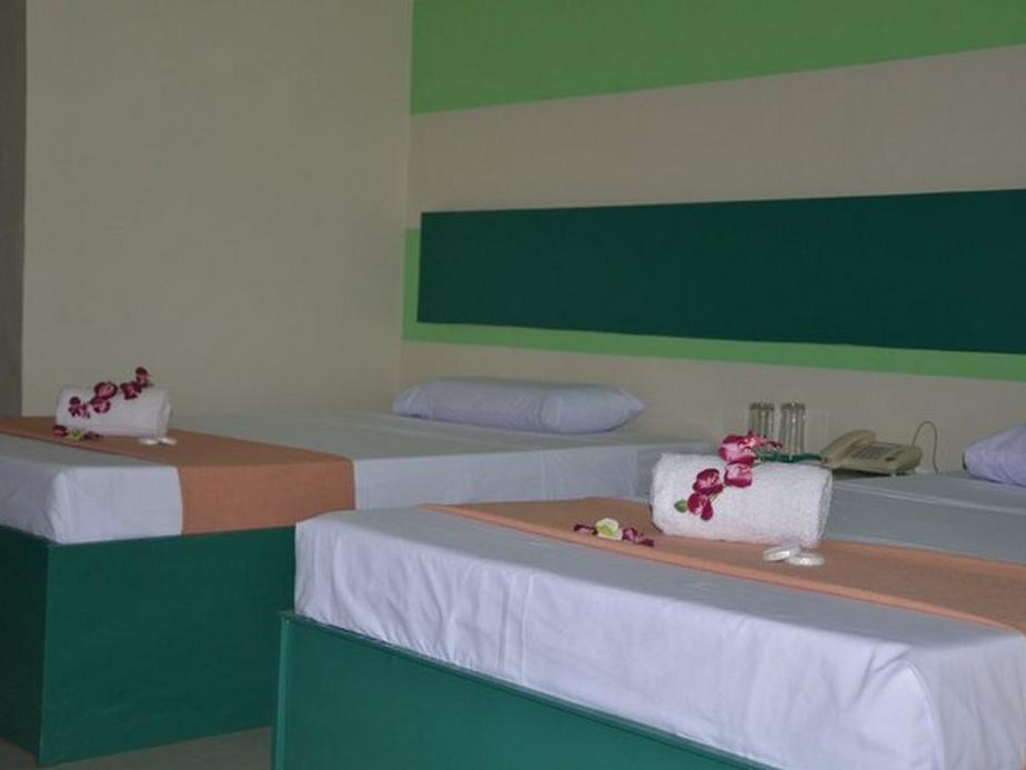 Middle Town Inn Bacolod Extérieur photo