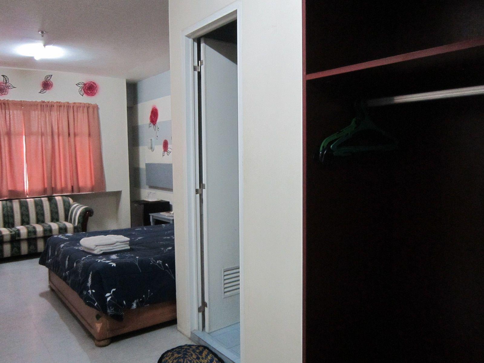 Middle Town Inn Bacolod Extérieur photo